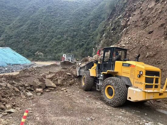 搶險(xiǎn)現(xiàn)場(chǎng)照片-攝影李連琴 (2).jpg